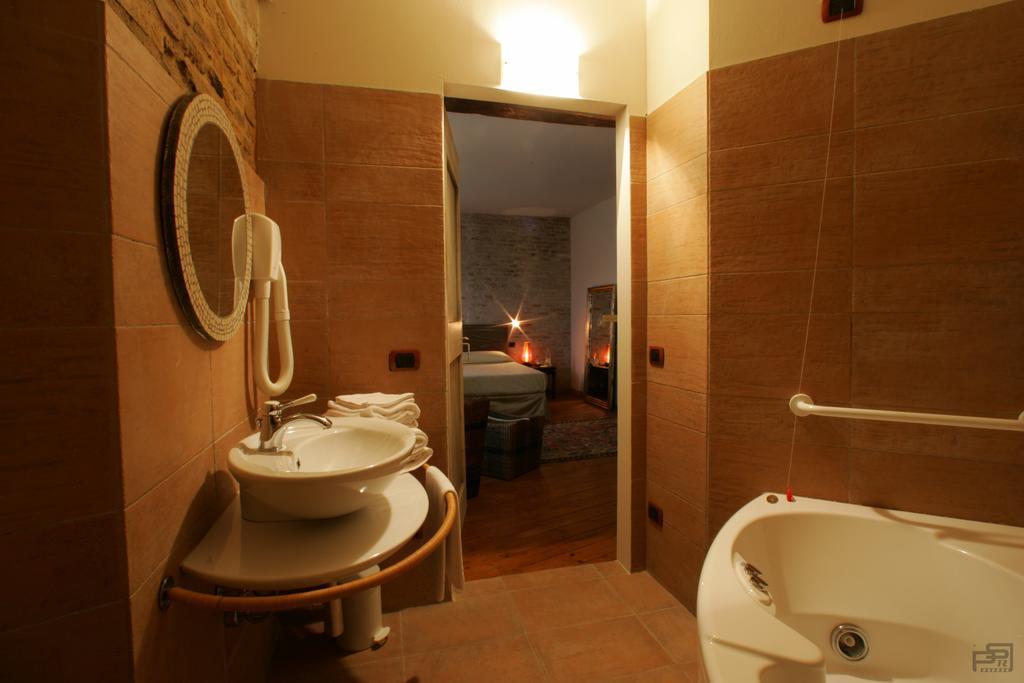 Вилла Ristorante Country House Isolabelgatto Фано Номер фото